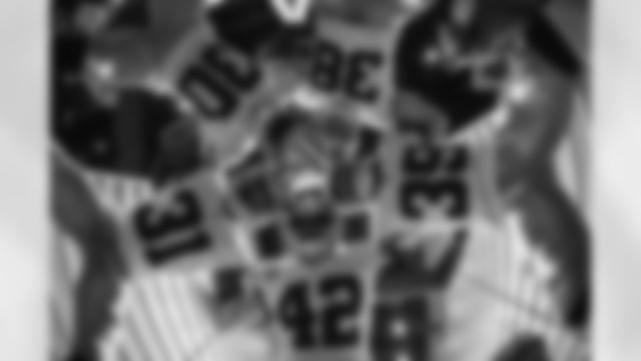 20160925_dal_vs_chi_db_huddle_selects_jj1166.jpg