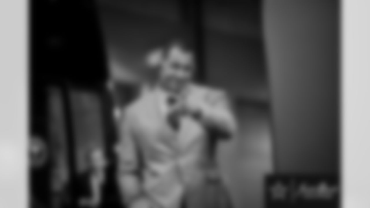 20170826_dal_tyrone_crawford_selects_jj36959.jpg