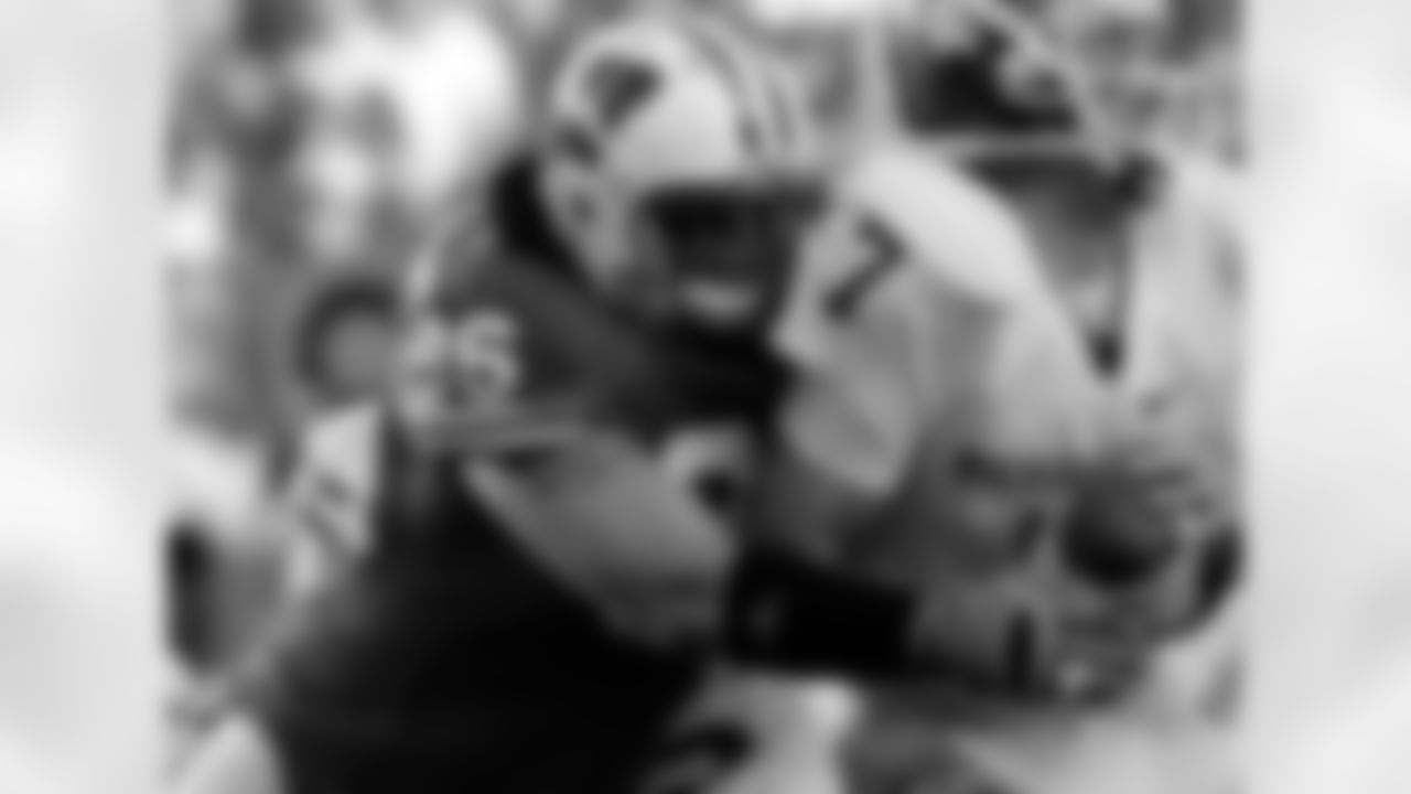 Nick Hayden makes a sack during his time at Wisconsin.