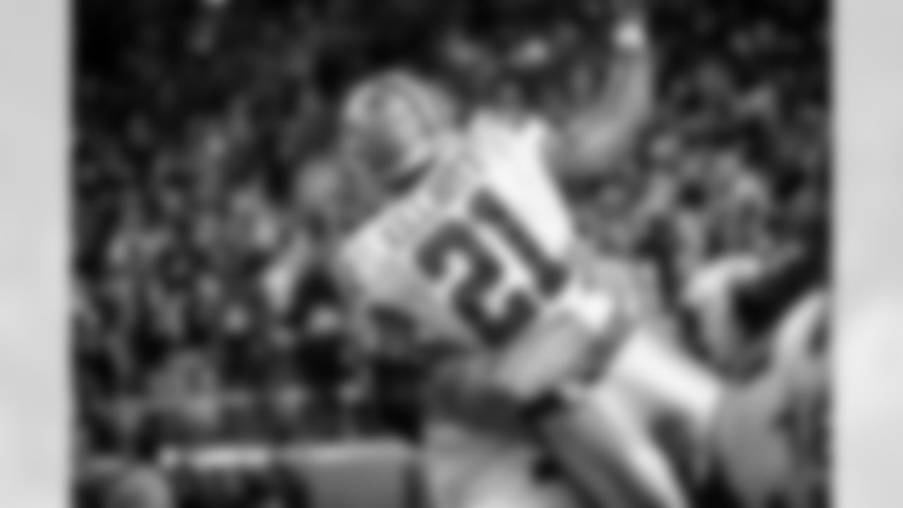 20161114_dal_vs_pit_ezekiel_elliott_selects_jj2054.jpg