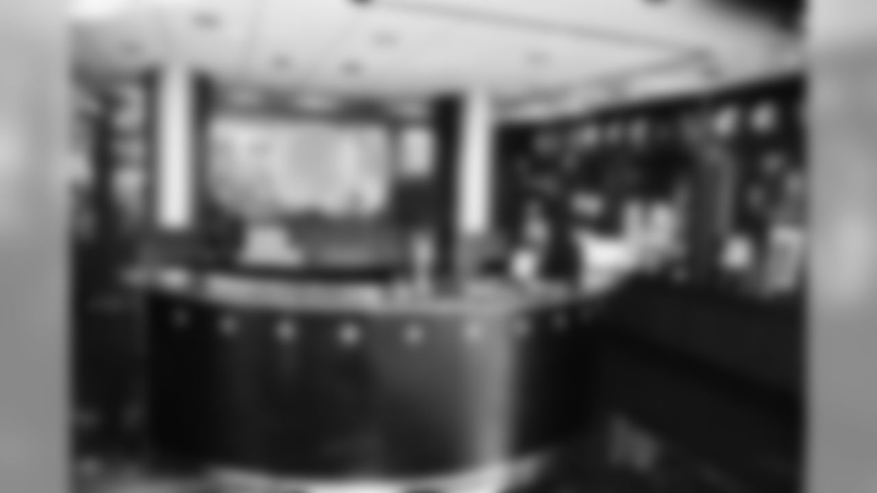 dcweekl-r2-035-16.jpg