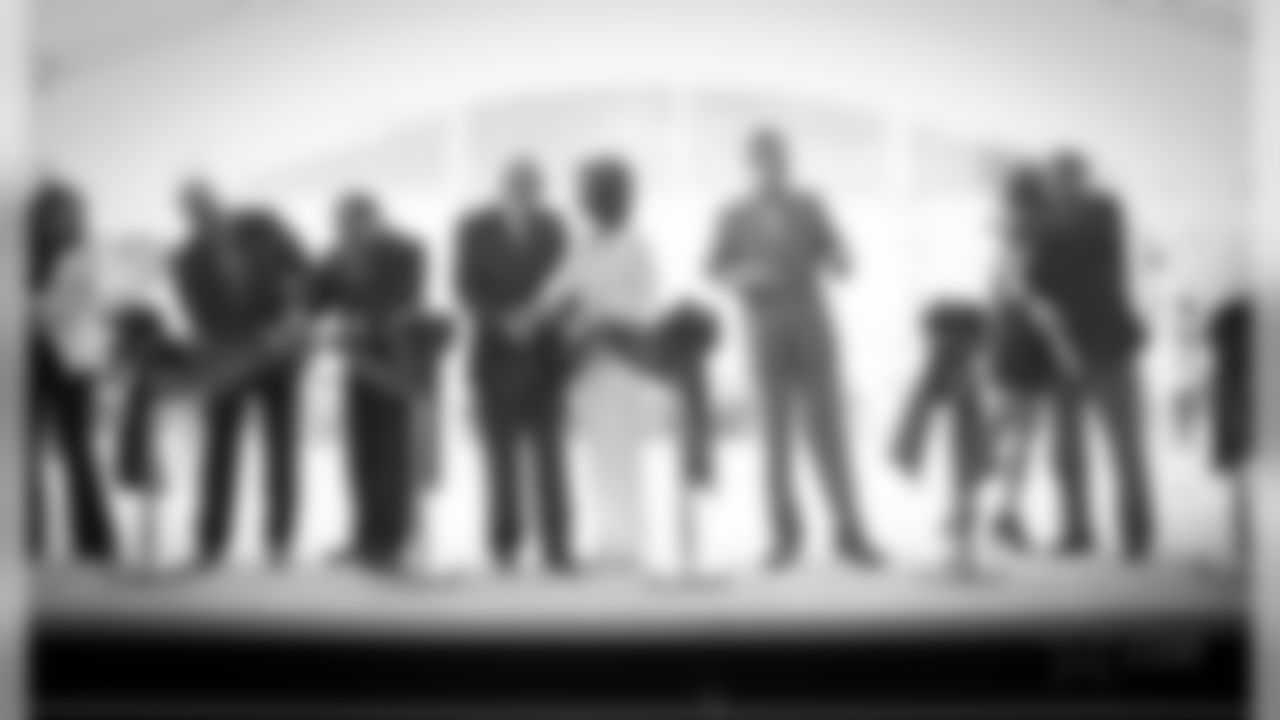 20160821_dal_thestar_ribbon-cutting_quickies125.jpg