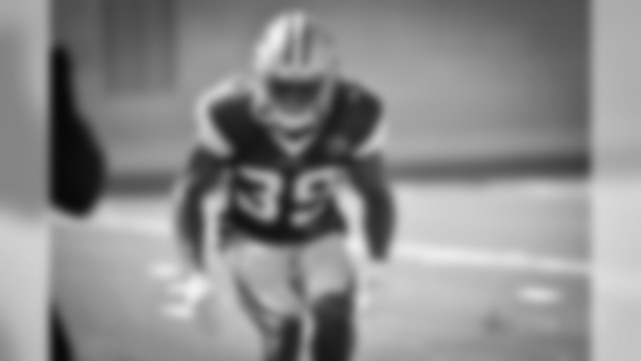 20160921_practice_brandon_carr_selects_jj0239.jpg