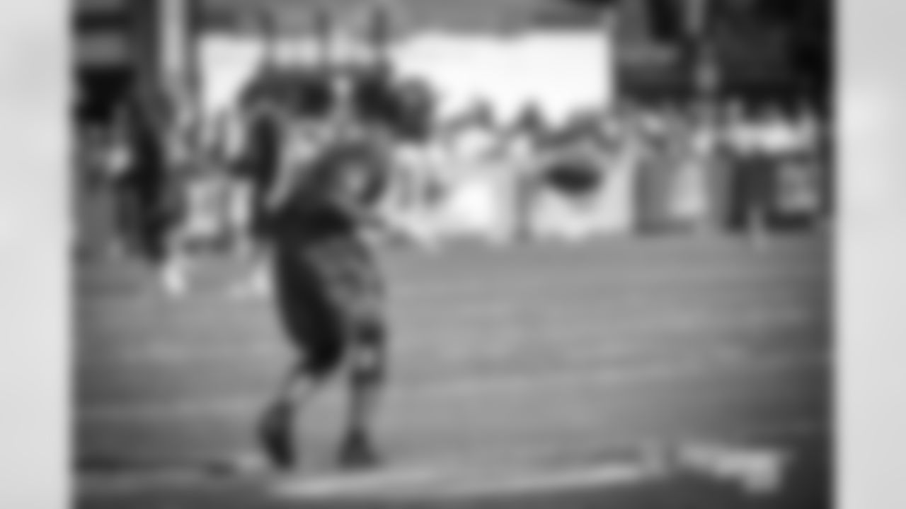 20170126_probowl_dez_bryant_selects_jj28638.jpg