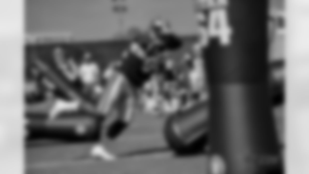 20170815_dal_demarcus_lawrence_selects_jj30944.jpg