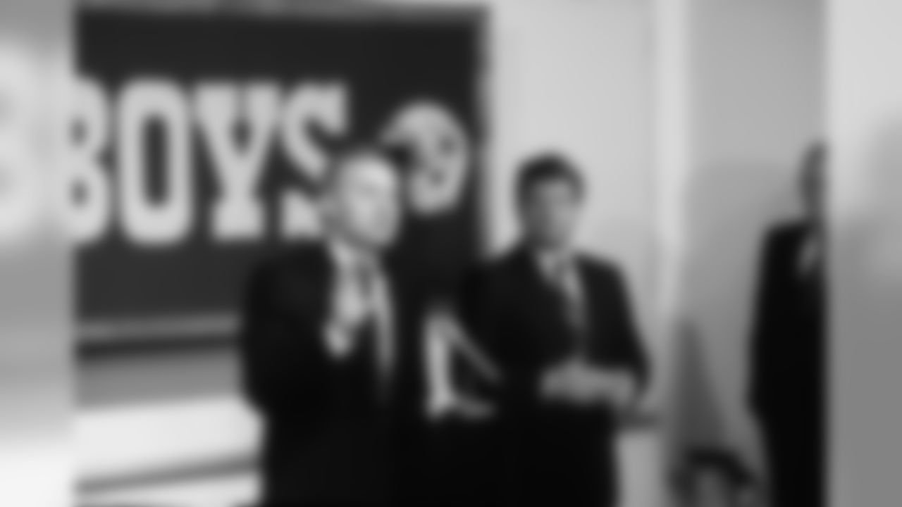 jones_jerry_1989_jimmy_press_conference_cropped.jpg
