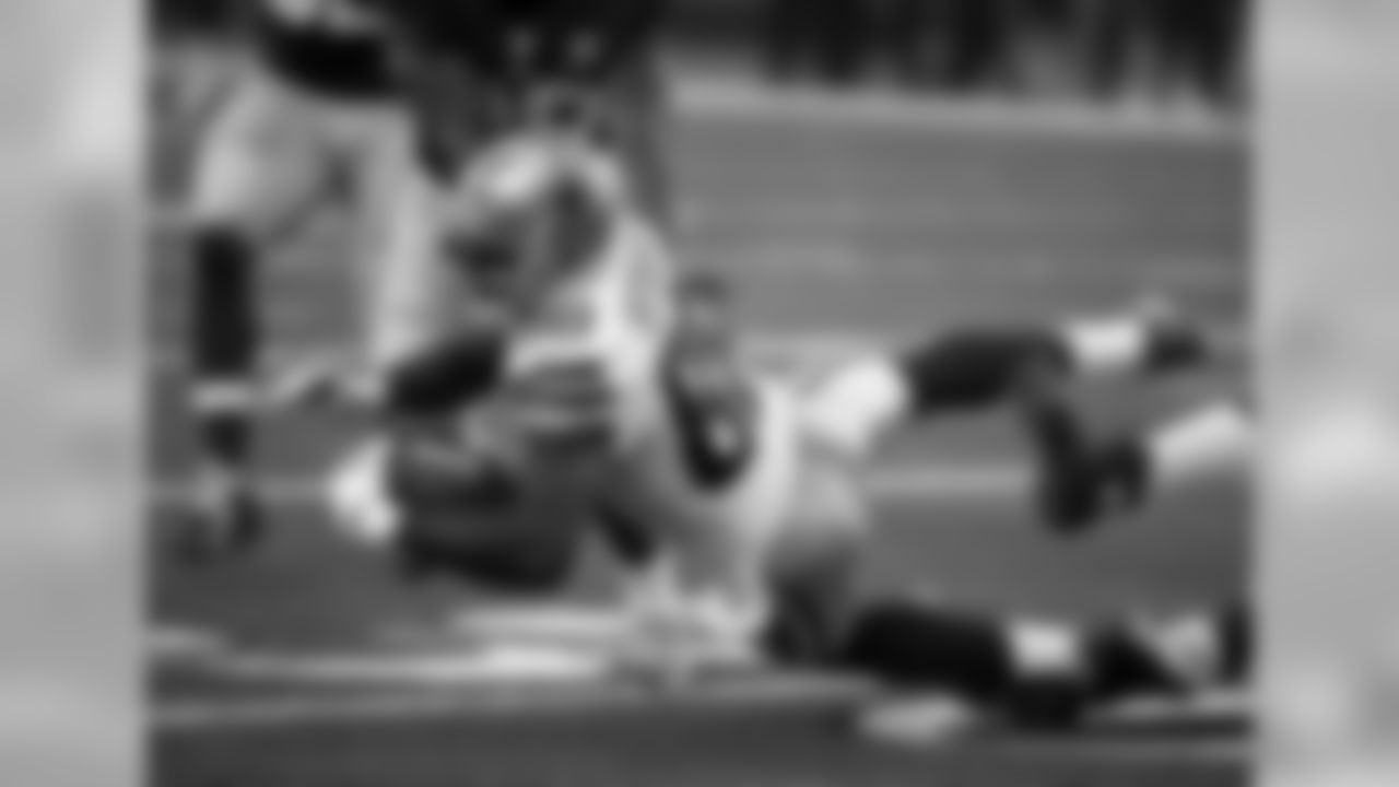 Dallas Cowboys wide receiver Dez Bryant (88) falls forward for extra yardage after grabbing a pass during the first half of an NFL football game against the New York Giants, Sunday, Oct., 19, 2014, in Arlington, Texas. (AP Photo/Brandon Wade)