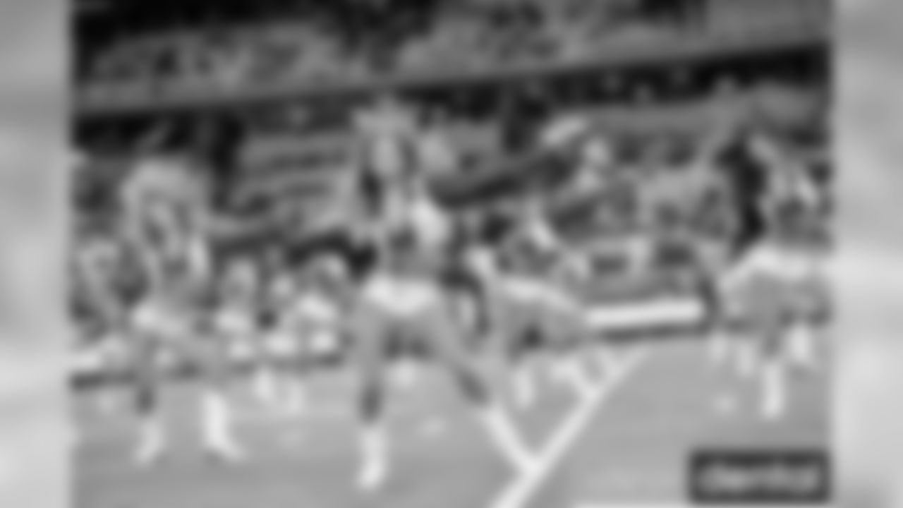 20171130_cheers_selects_jj61668.jpg