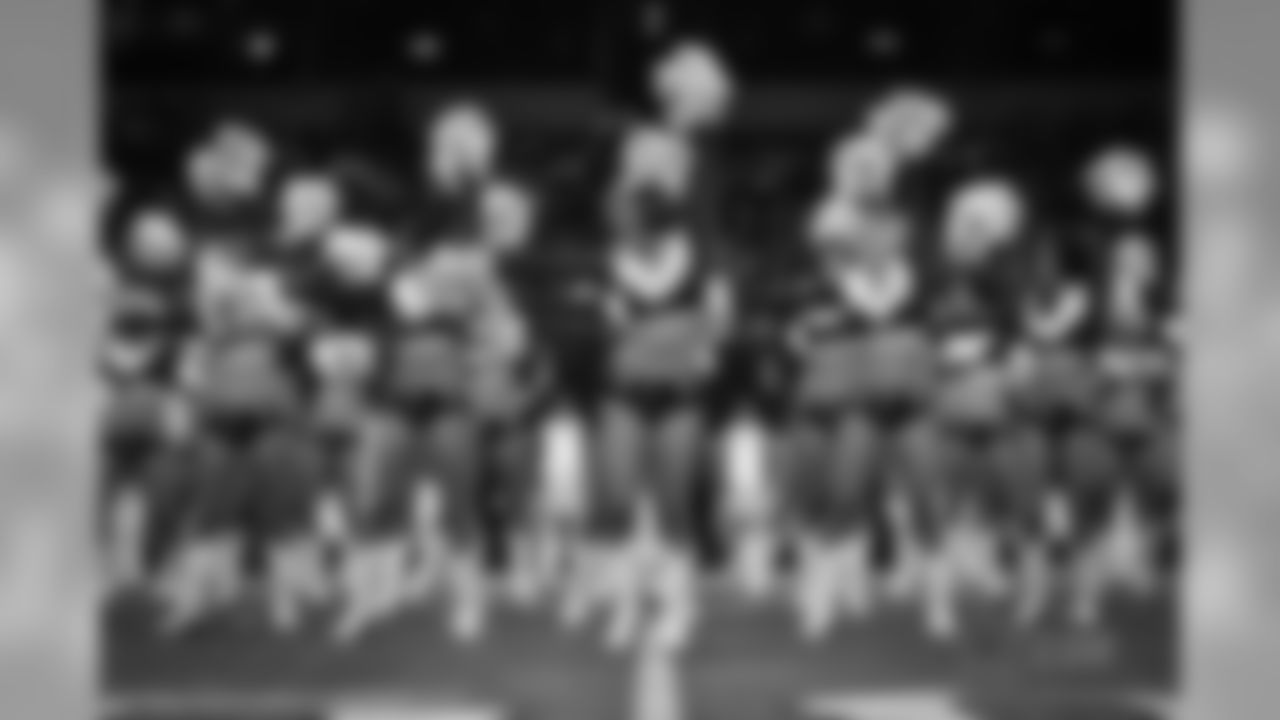 20161218_dal_cheer_all_jj17519.jpg