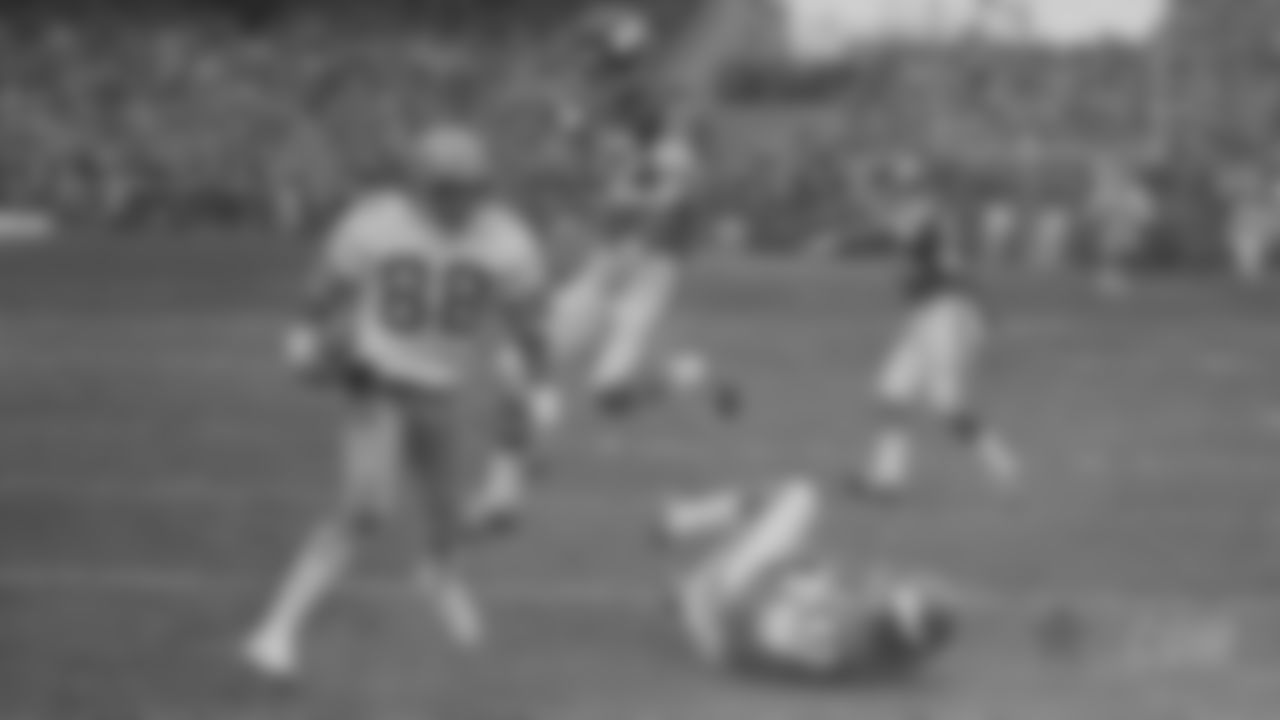 Dallas Cowboys wide receiver Drew Pearson (88) nears the end zone on game-winning 50-yard touchdown pass play late in the fourth quarter as the Cowboys defeated the Minnesota Vikings in the NFC playoff in Bloomington, Minn., Dec. 28, 1975. (AP Photo)