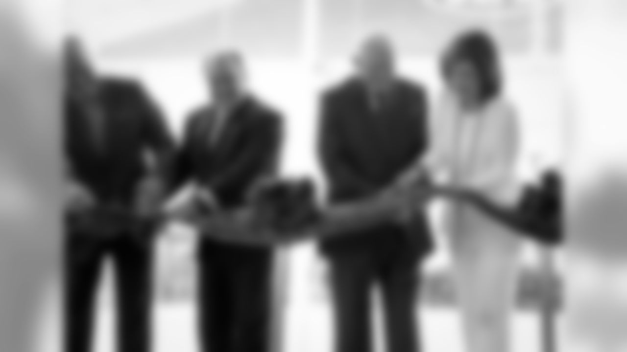 20160821_dal_thestar_ribbon-cutting_quickies123.jpg