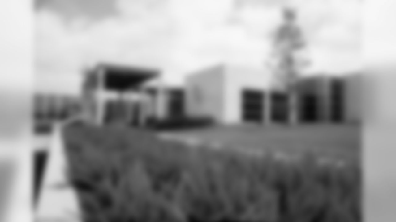 1985_valley_ranch_entrance.jpg