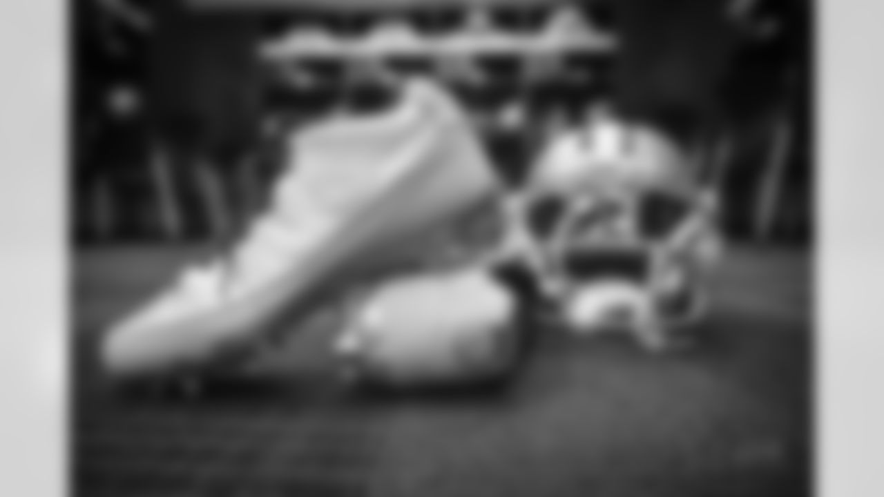 20160925_dal_vs_chi_dez_bryant_shoes_selects_jj1156.jpg