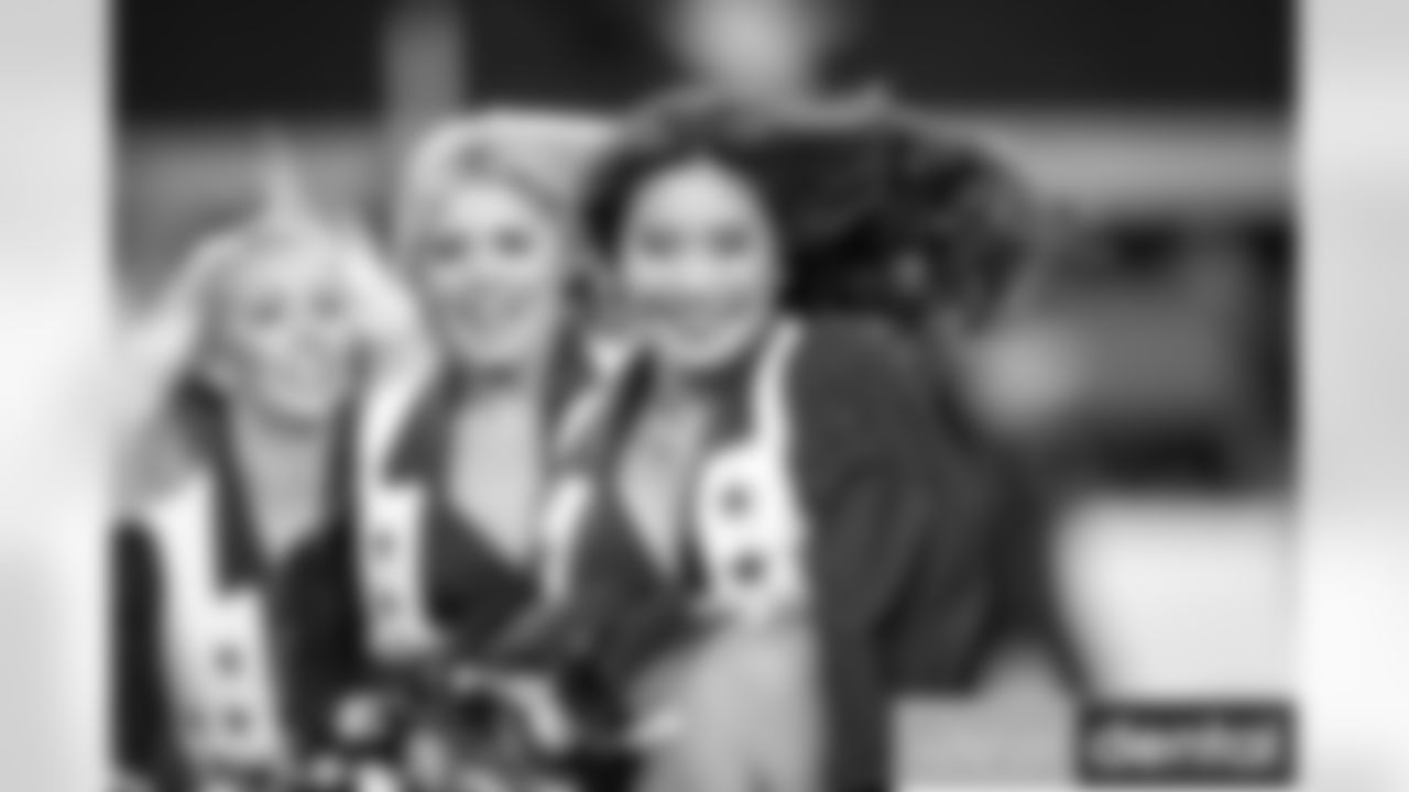 19 November 2017: Cheerleaders
of the Dallas Cowboys during their NFL week 11 regular season 37-9 loss to the Philadelphia Eagles at AT&T Stadium in Arlington, Texas. Photo by Sam Smith/Dallas Cowboys