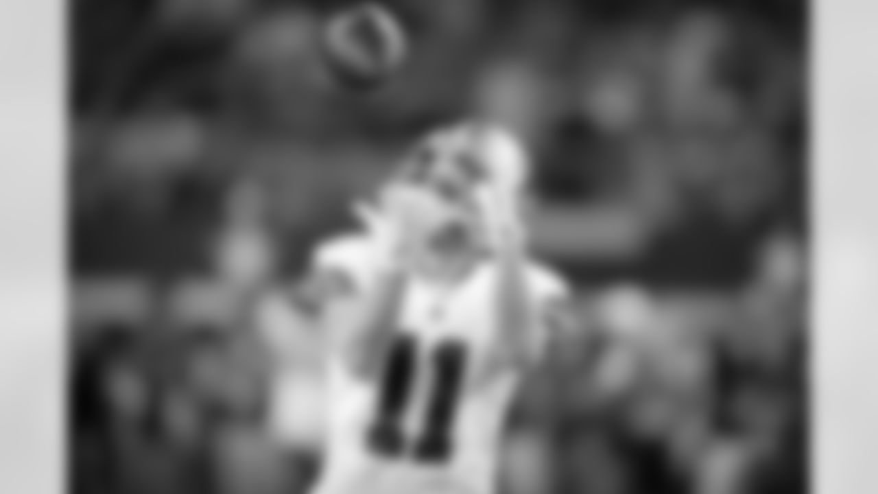 20160925_dal_cole_beasley11.jpg