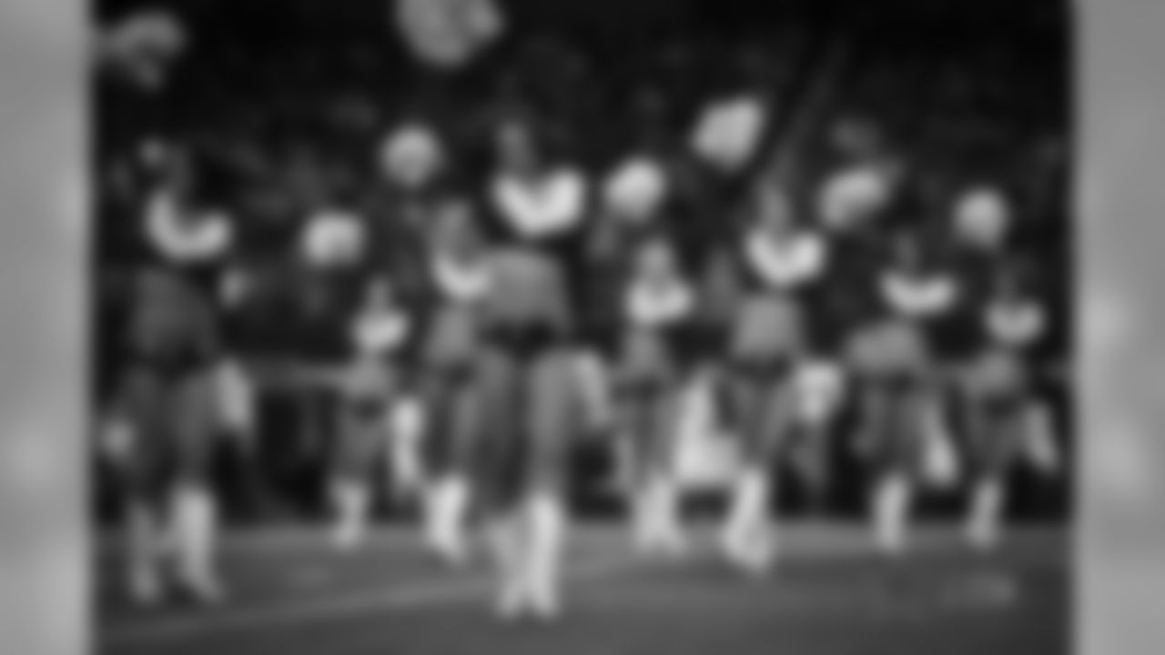20161218_dal_cheer_all_jj17482.jpg