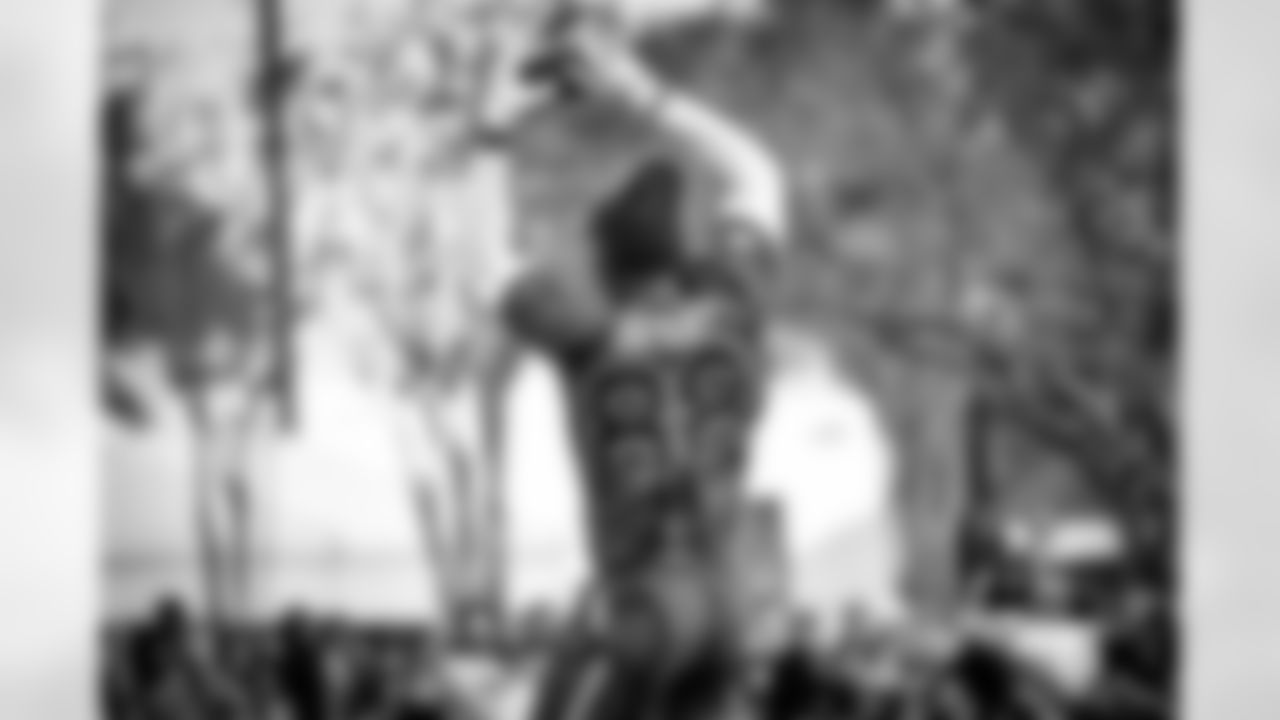 20170128_probowl_dez_bryant_selects_jj29332.jpg