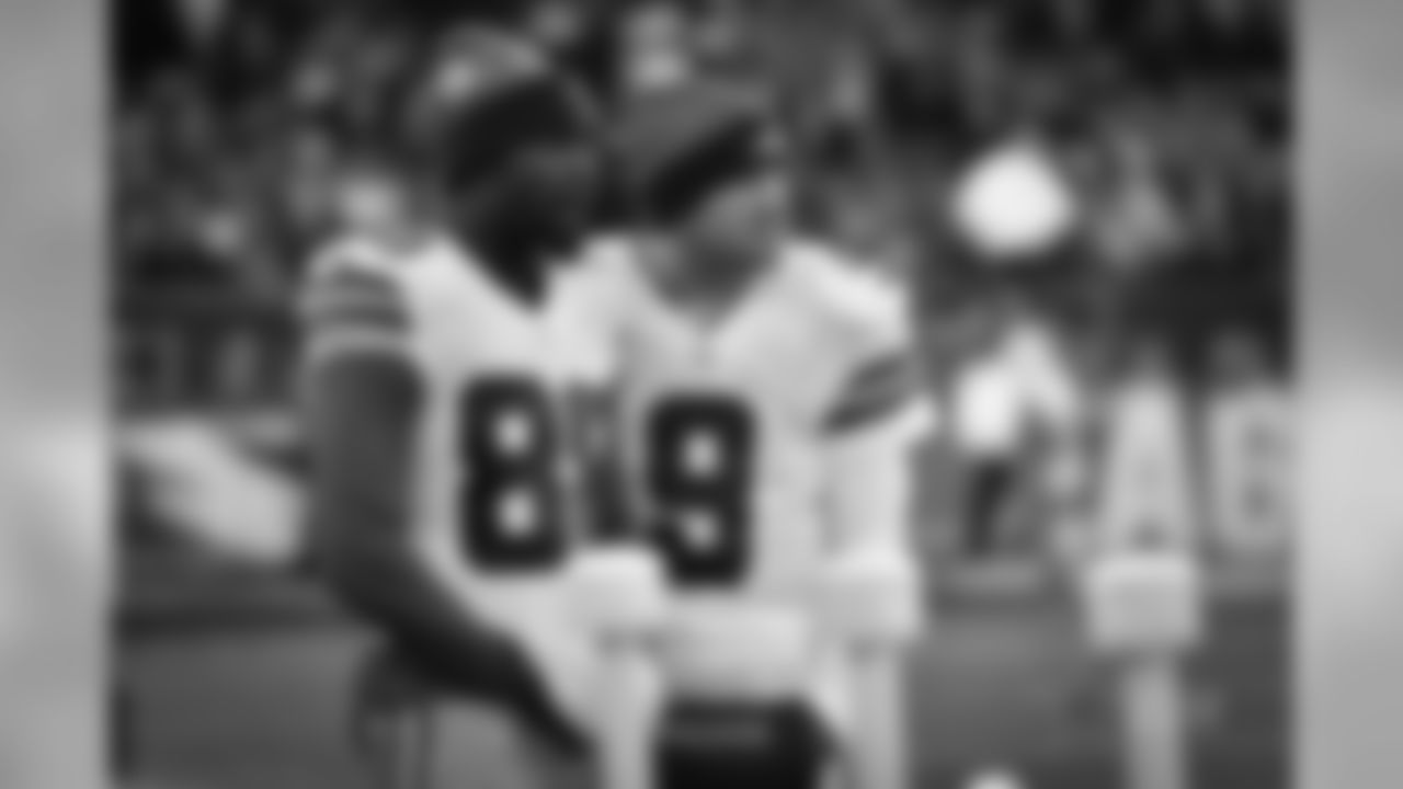 2017101_dal_tony_romo_dez_bryant_selects_jj22575.jpg