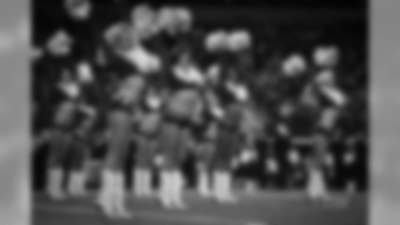 20161218_dal_cheer_all_jj17497.jpg