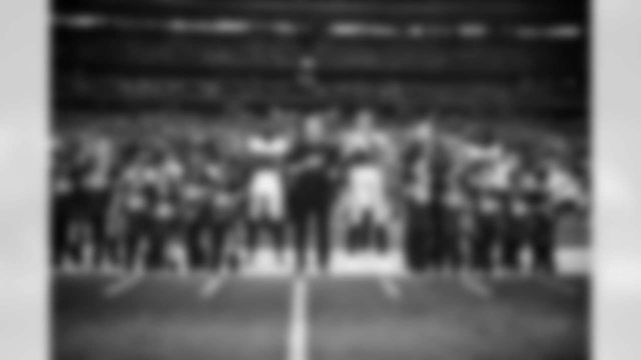20160925_dal_vs_chi_anthem_selects_jj1269.jpg