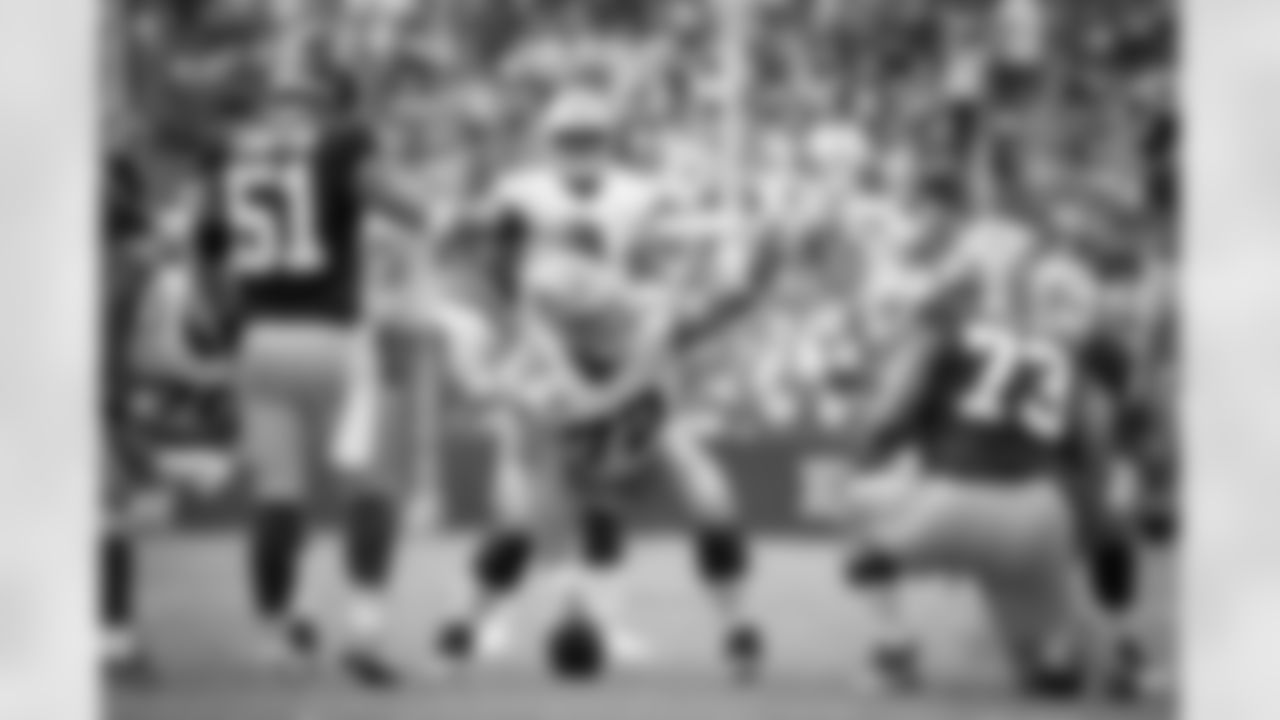 72_travis_frederick_at_line_of_scrimmage.jpg