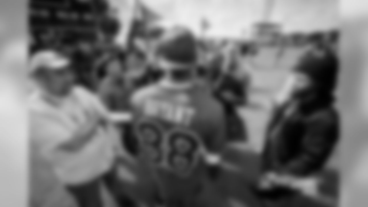 20170127_probowl_dez_bryant_selects_jj29163.jpg