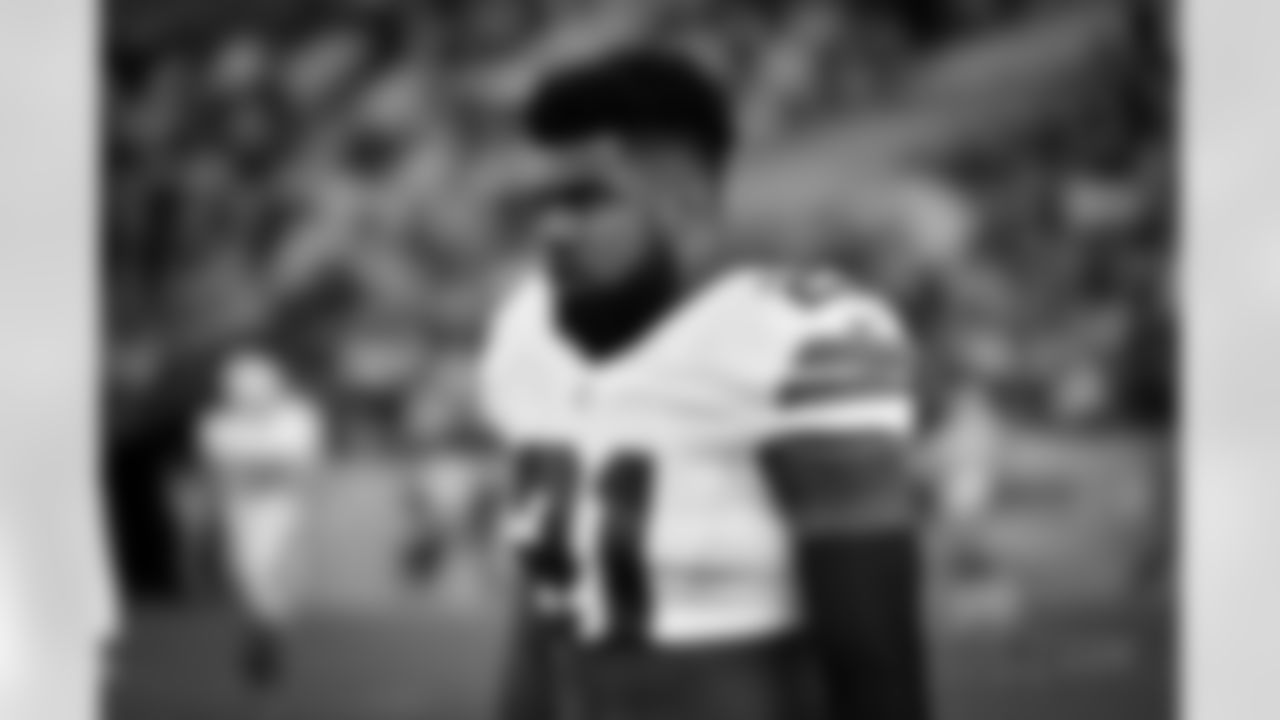 20161114_dal_vs_pit_ezekiel_elliott_selects_jj2057.jpg