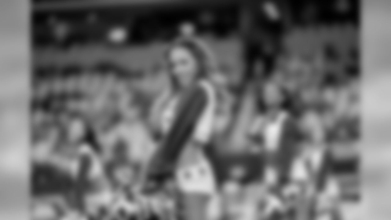 20171130_cheers_selects_jj61667-2.jpg