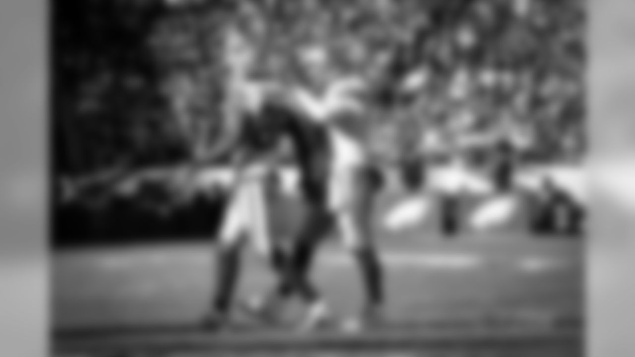 2017101_dal_tony_romo_dez_bryant_selects_jj22573.jpg