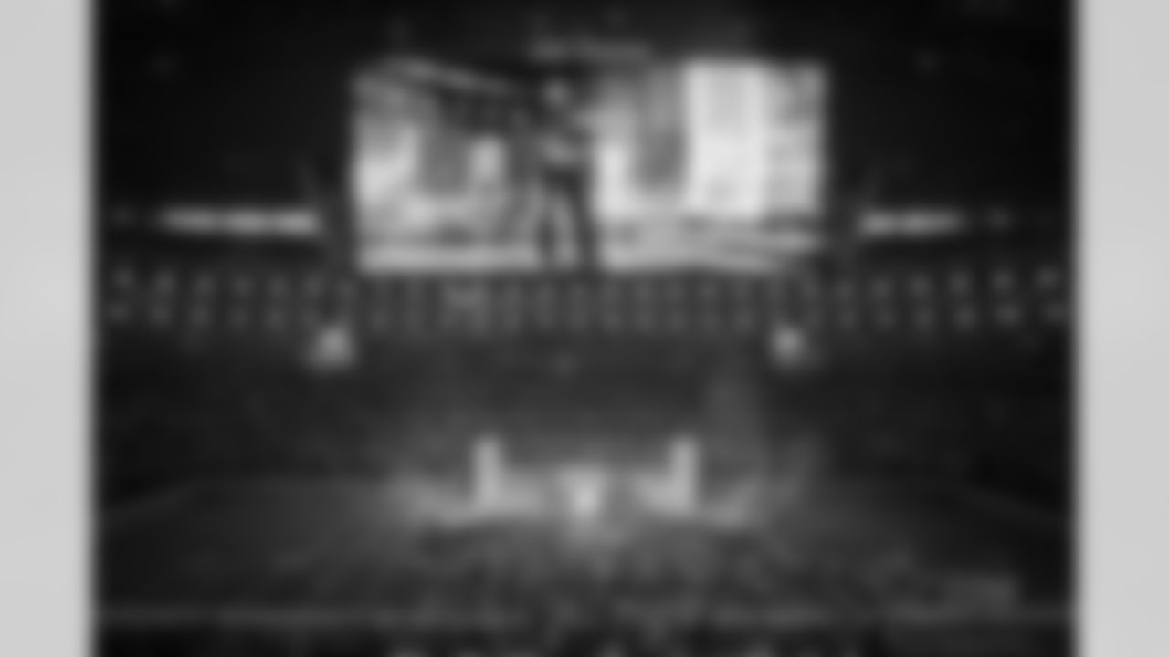 20161124_dal_thanksgiving_halftime16.jpg