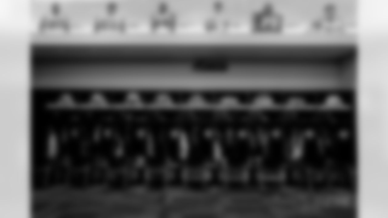 20171119_dal_locker_room_selects_jj57559.jpg