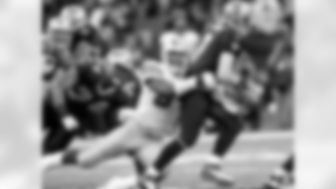 2009 - Did not start at New Orleans for the first time of his career; however, he recorded two tackles, two sacks and two forced fumbles, helping hand the Saints their first loss of the season.