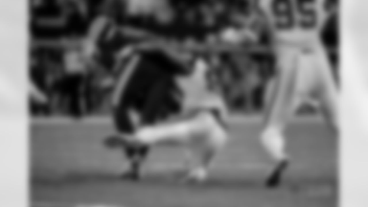 20171130_demarcus_lawrence_selects_jj61949.jpg