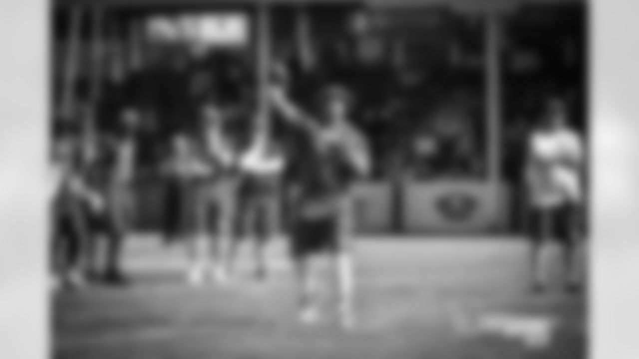 20170126_probowl_dak_prescott_selects_jj28604.jpg