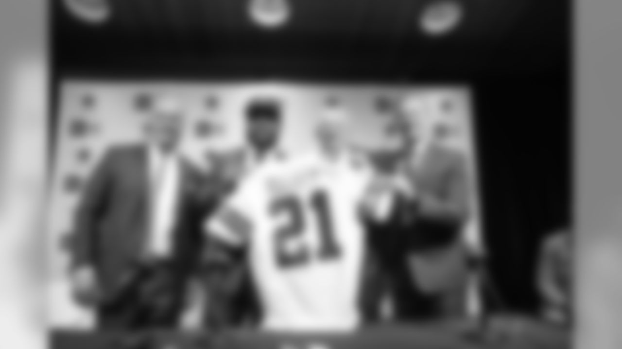 20160429_dal_ezekiel_elliott_presser36.jpg