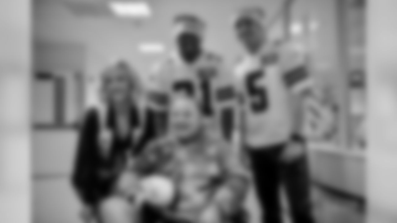 20171204_scottish_rite_hospital_visit_selects_jj62087.jpg