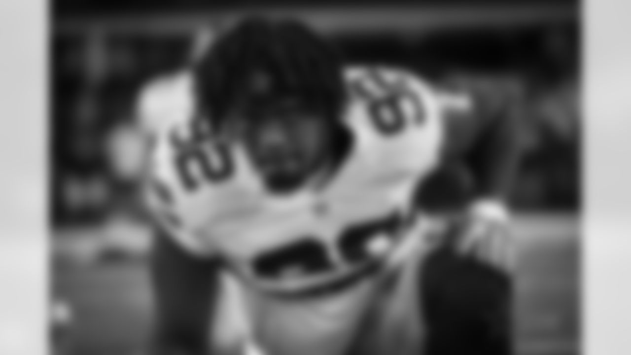 20160925_dal_vs_chi_cedric_thornton_selects_jj1346.jpg