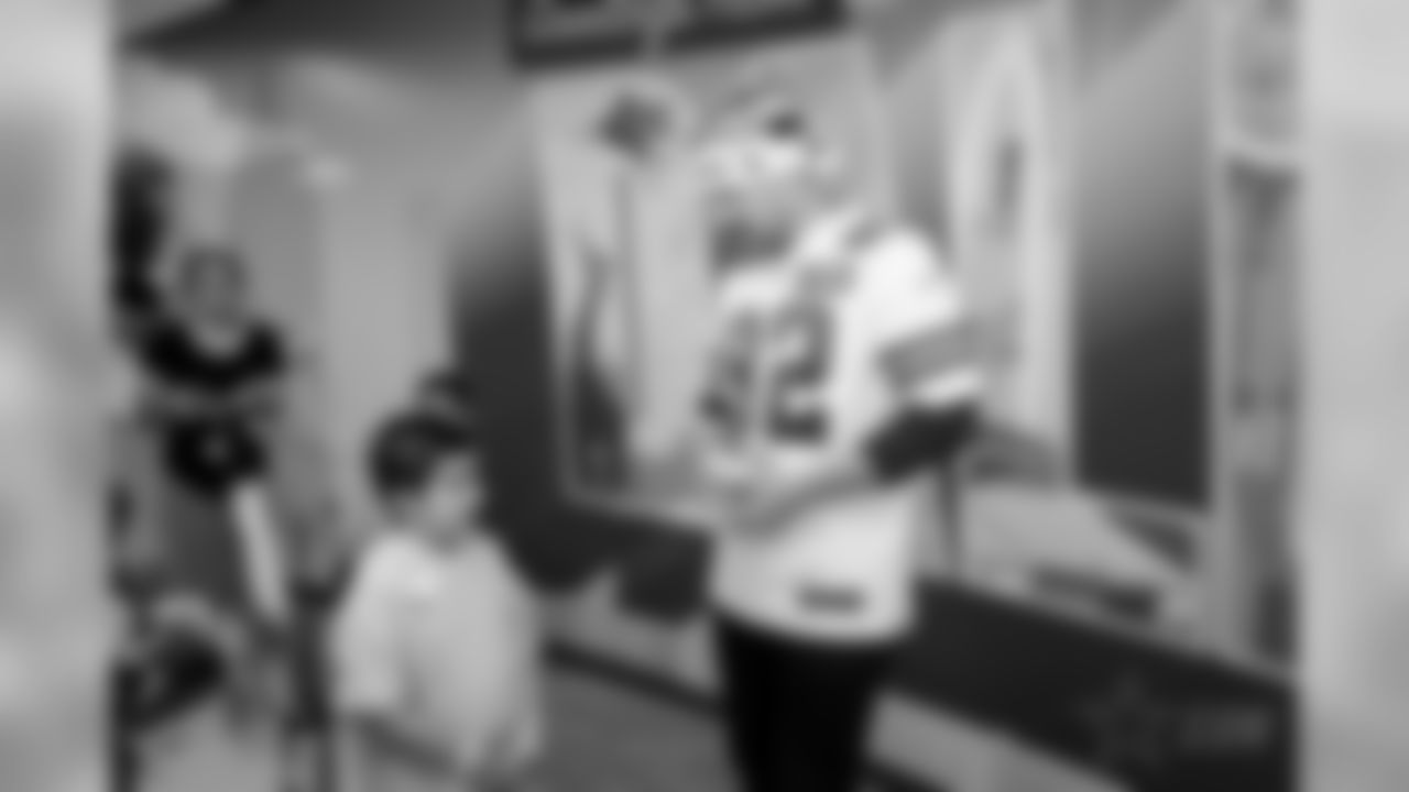 04 December 2017: Views
of the Dallas Cowboys visiting with patients at Children's Hospital in Dallas, Texas. Photo by James D. Smith/Dallas Cowboys