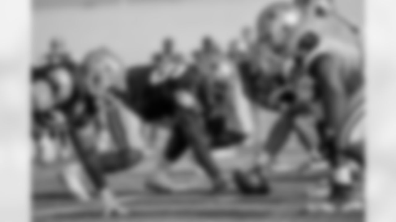 20170814_dal_maliek_collins_selects_jj30525.jpg