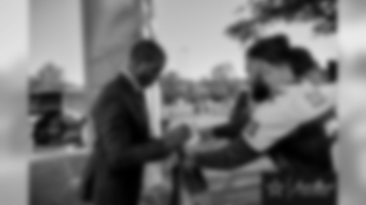 20171130_byron_jones_selects_jj61882.jpg