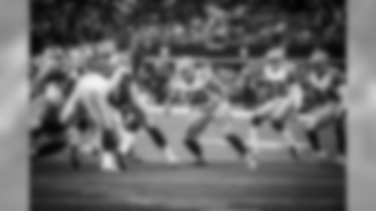 20161009_dal_vs_cin_sean_lee_selects_jj1985.jpg