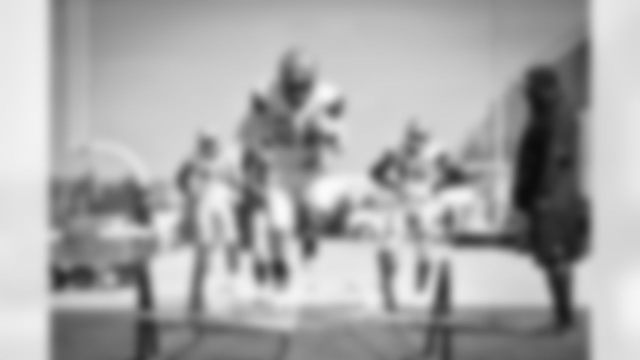 20160921_practice_ezekiel_elliott_selects_jj0208.jpg