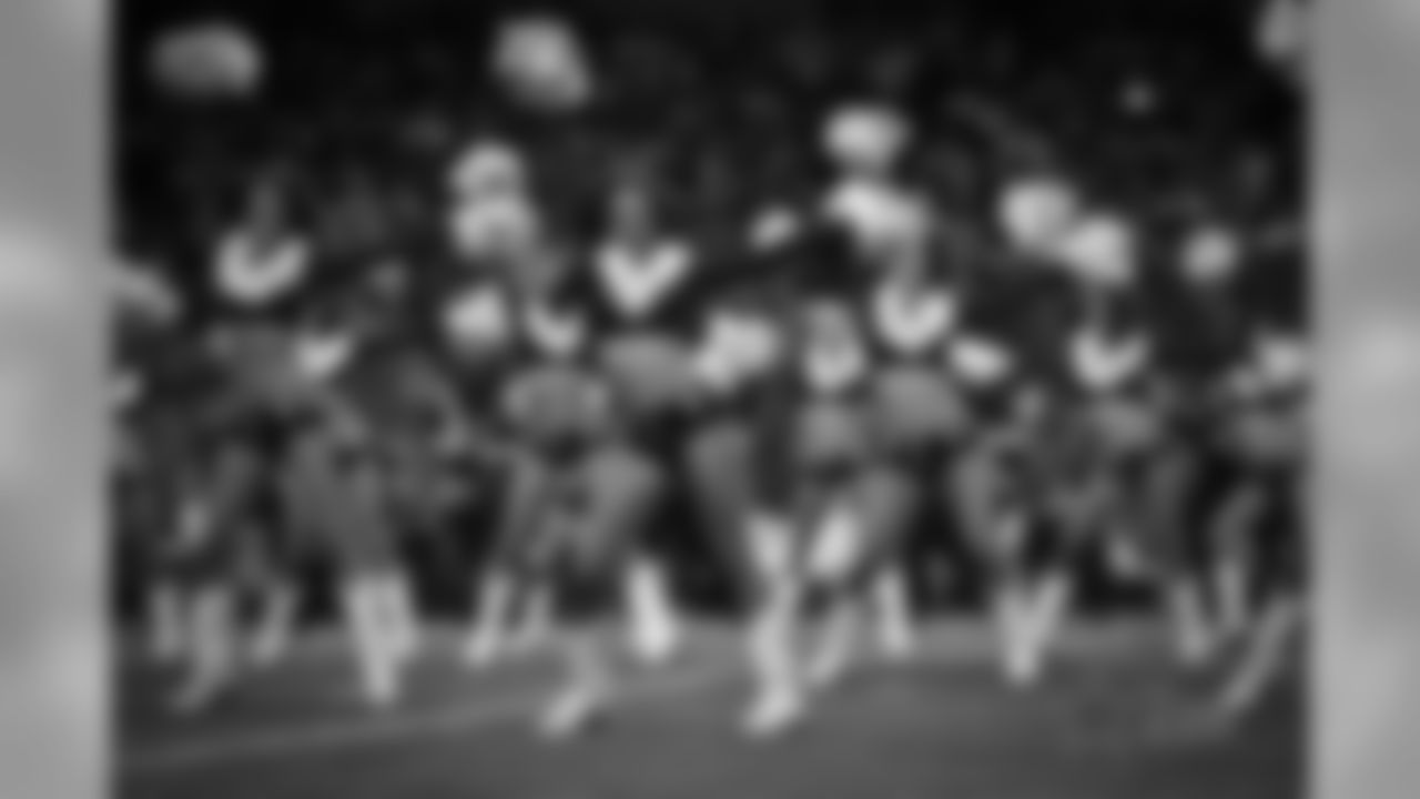 20161218_dal_cheer_all_jj17390.jpg
