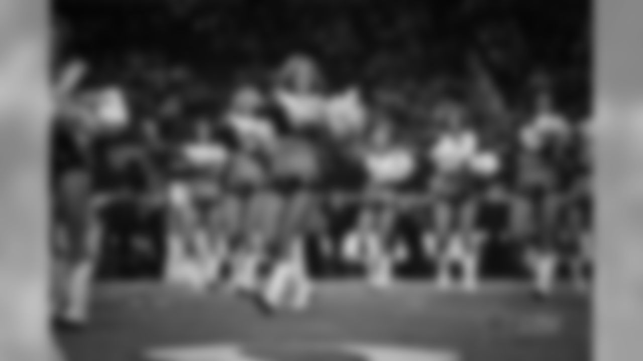20161218_dal_cheer_all_jj17490.jpg