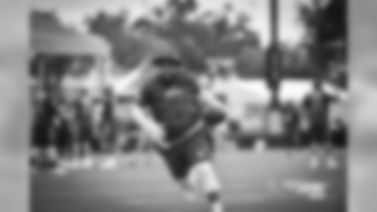 20170128_probowl_ezekiel_elliott_selects_jj29312.jpg