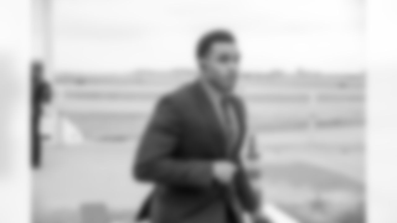 30 December 2017: Damien Wilson
of the Dallas Cowboys during their departure to the game with the Philadelphia Eagles at Lincoln Financial Field in Philadelphia, Pennsylvania. Photo by James D. Smith/Dallas Cowboys