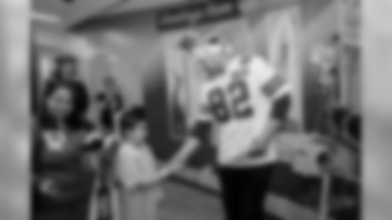 04 December 2017: Views
of the Dallas Cowboys visiting with patients at Children's Hospital in Dallas, Texas. Photo by James D. Smith/Dallas Cowboys