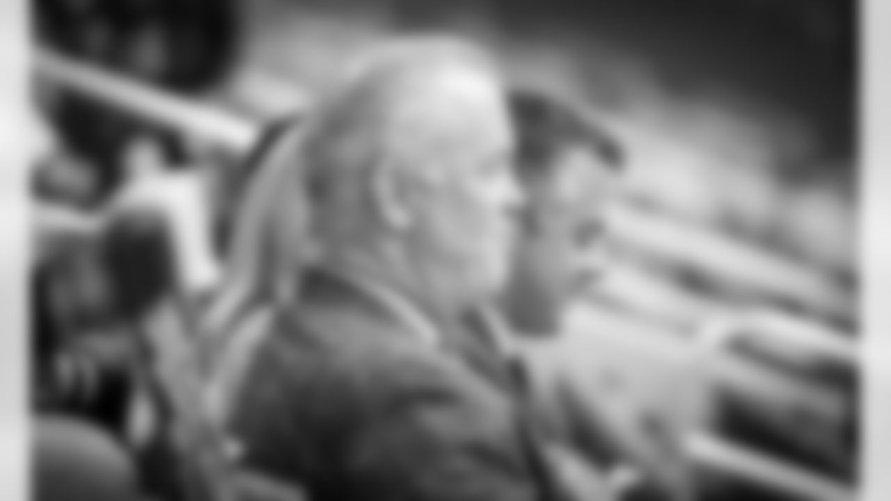 20160718_dal_stephen_jones01.jpg