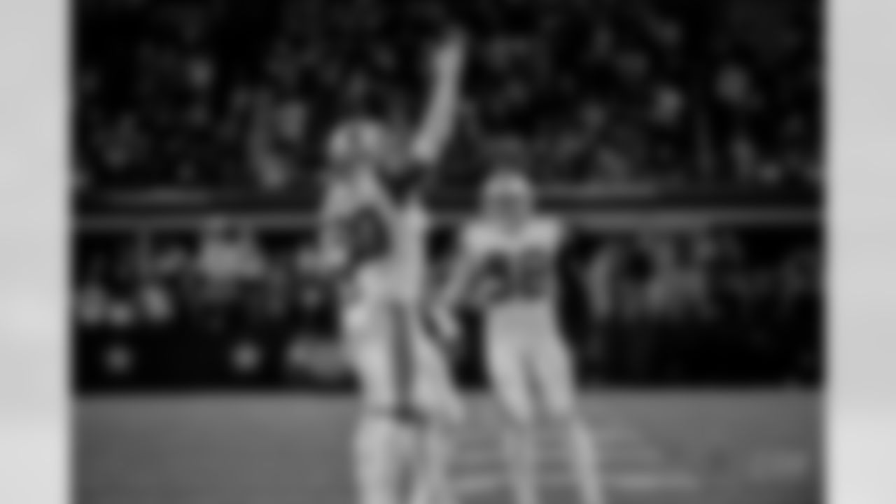 20171130_demarcus_lawrence_selects_jj61951.jpg