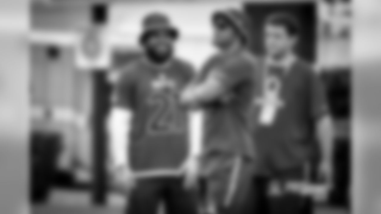 20170127_probowl_ezekiel_elliott_dak_prescott_selects_jj29126.jpg